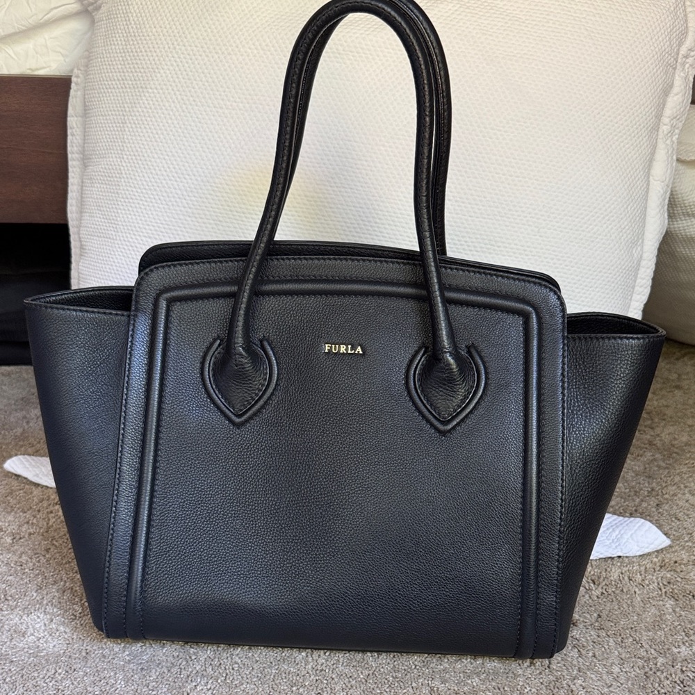 Furla Elegant Black Tote Bag